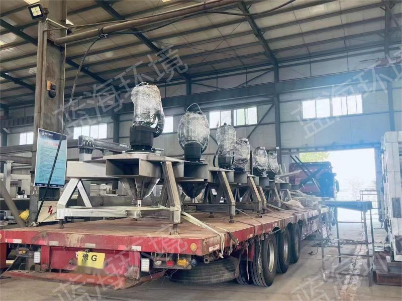 刮泥機、雙曲面攪拌機、潛水曝氣機發(fā)貨