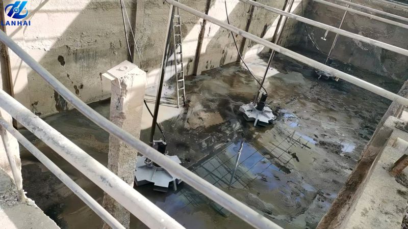 好氧池曝氣設(shè)備改造怎么選？ LHQB型潛水?dāng)嚢杵貧鈾C(jī)